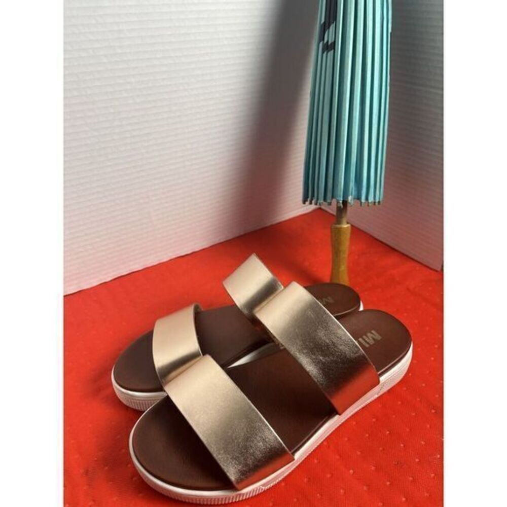 MIA Shoes‎